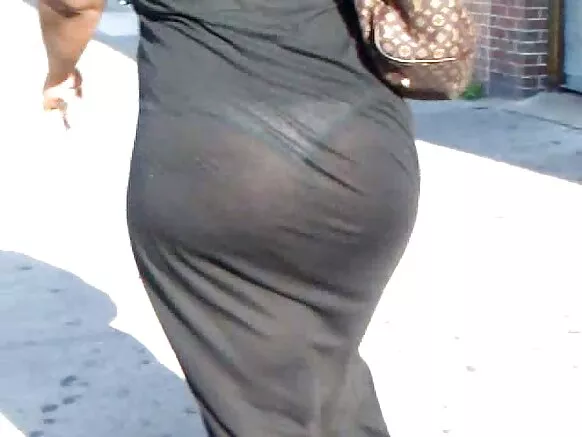 በኒው ዮርክ ውስጥ ጥቁር አህያ በልብስ ፣ ጥቁር አህያ በግልፅ ይመልከቱ።