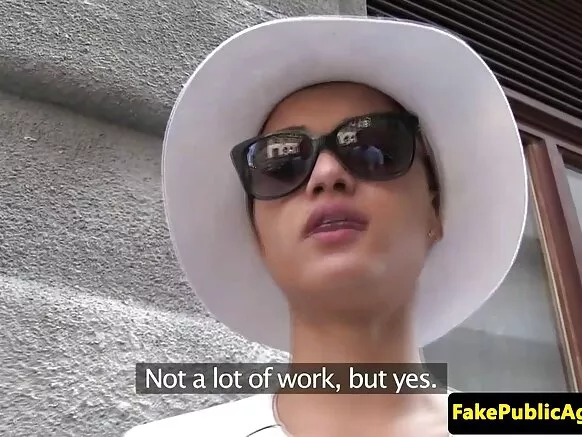 ጥቁር አውሮፓውያን የተበዳ የውሻ ስታይል በሀሰት ጥቁር ሴት xxx ቪዲዮ ወኪል።