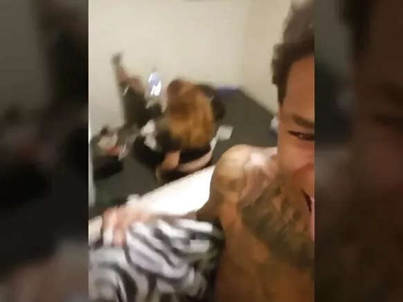 የዘር ወሲብ አማተር ወፍራም ኢቦኒ ራቁት ጓደኛዋ ሲመለከት።