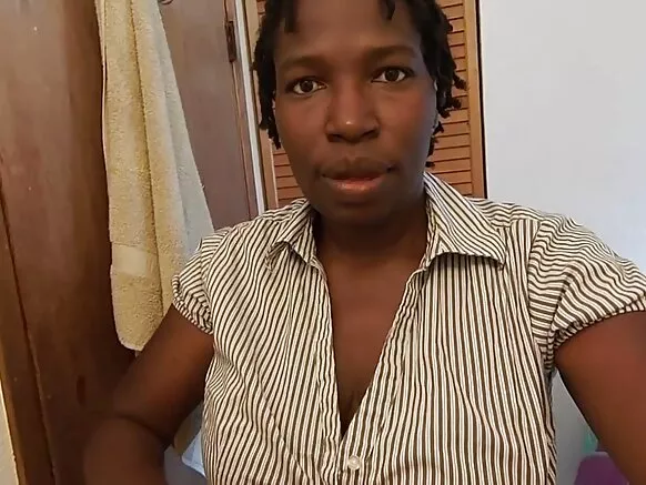 ኢቦኒ ትልቅ ጡት ያላት ከአፍሪካ የወሲብ ፊልም በኤችዲ ወተት አገኘች።