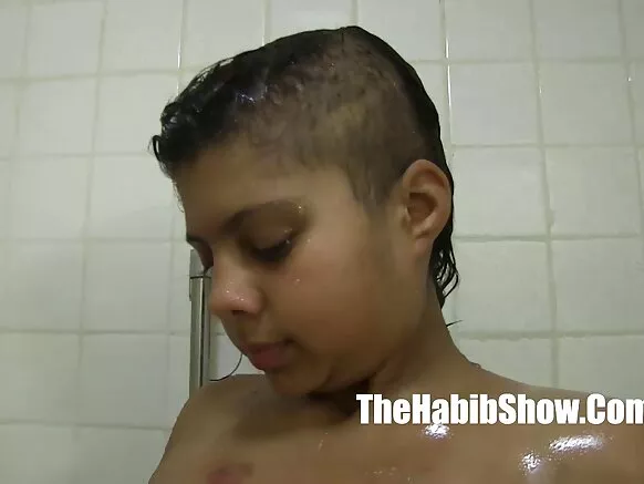 የፍትወት ቀስቃሽ ላቲና ፔቲ ጥቁር የወሲብ ወሲብ በሃገር ቤት ሉቪን ተበዳ