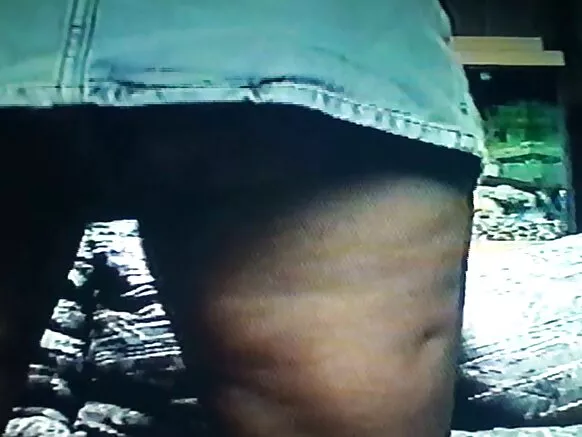 እርቃን የሆነች ጎልማሳ ማርያም በጥቁር ኤችዲ ወይም ከንፈር ከንፈር ጋር።